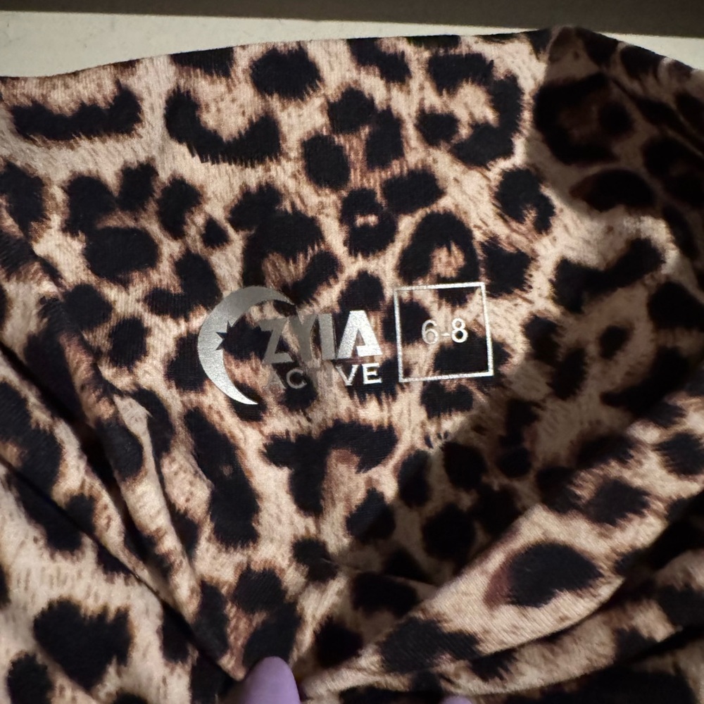 ZYIA Leopard Print Sports Bra and Leggings Set - Picture 4 of 5